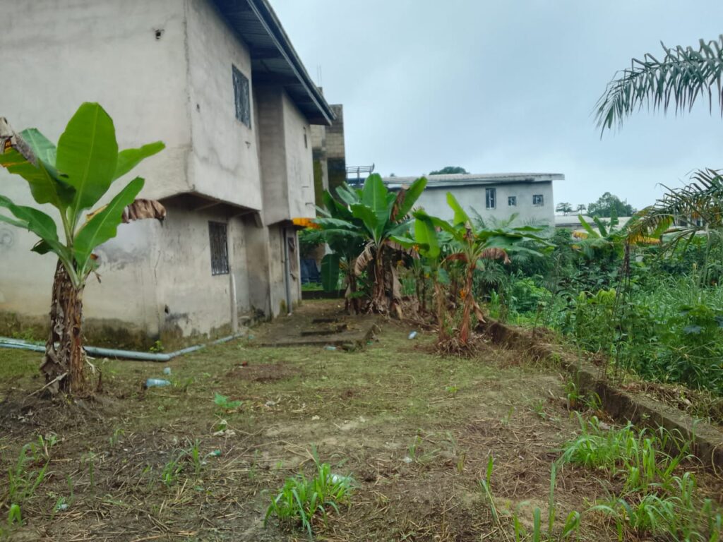 VILLA à vendre au quartier PK 14 Douala lieu-dit PAPASS MONT DES OLIVIERS