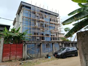 70.000 FCFA/m² Terrain titré en vente au quartier YATCHIKA Douala Cameroun , localisé à 200 mètres du goudron.
